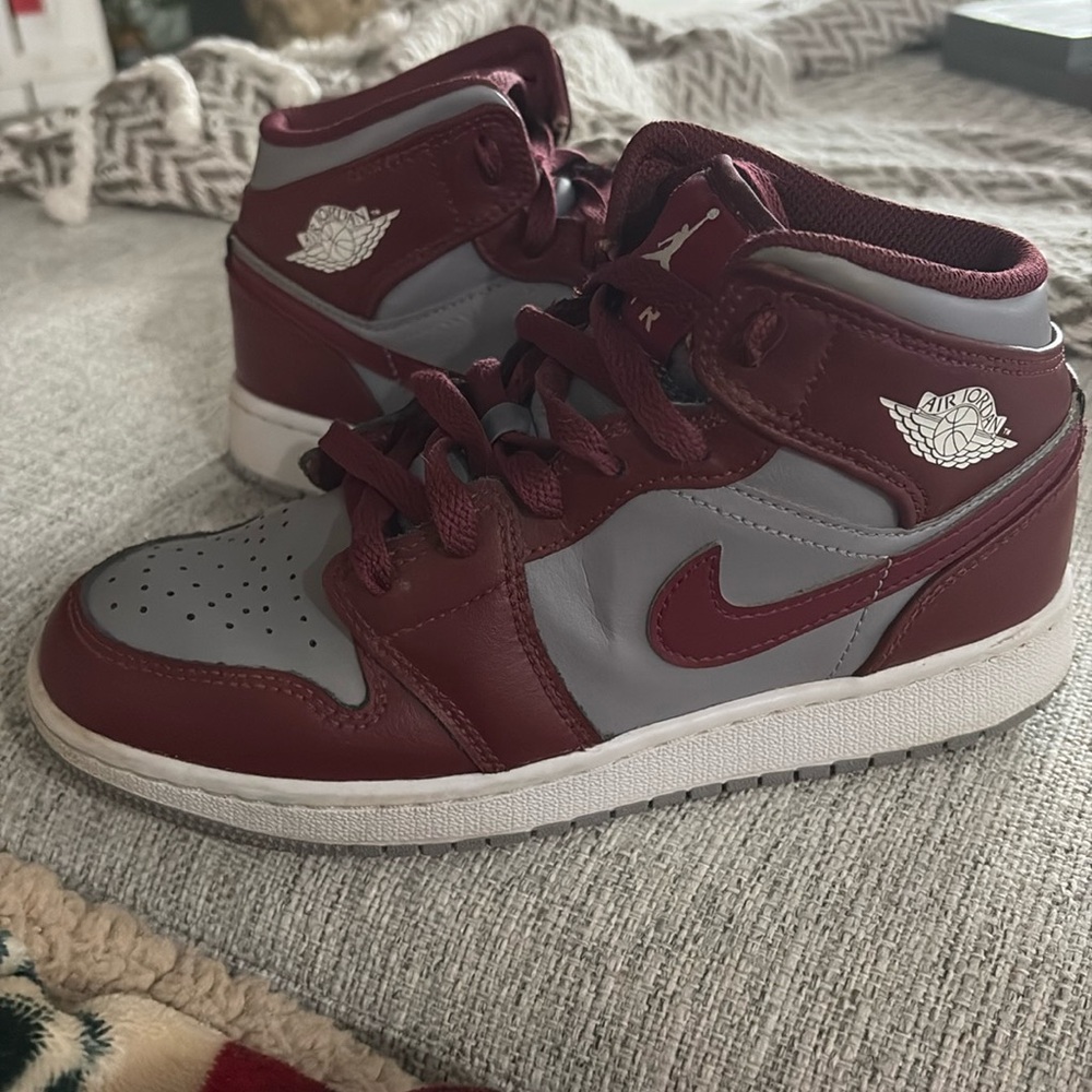 Boys Jordan 1 size 4Y Maroon and Grey 
Gently used